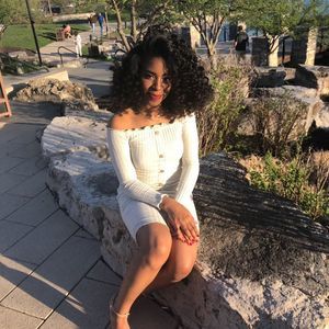 Meet your Posher, Simone